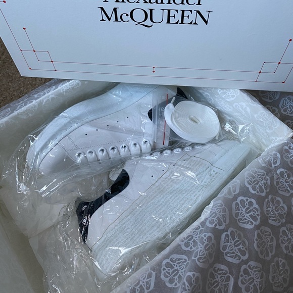 alexander mcqueen size 6